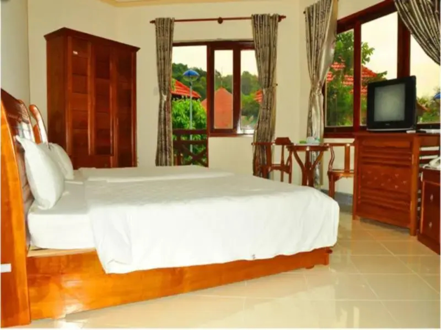 Nui Den Resort