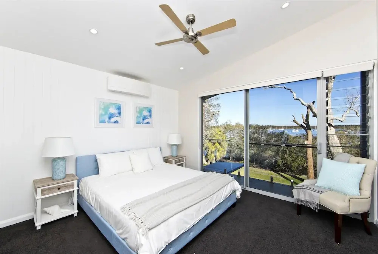 Hampton's Coastline Retreat