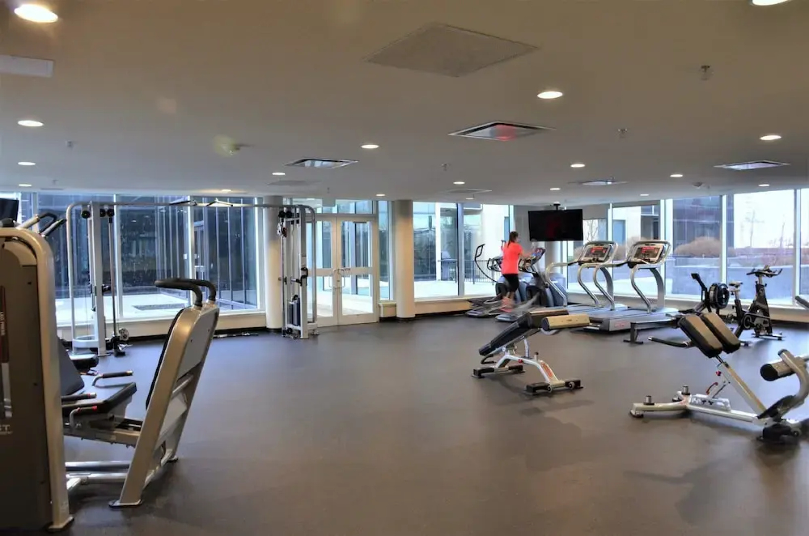 Executive Suites by Roseman - Allura
