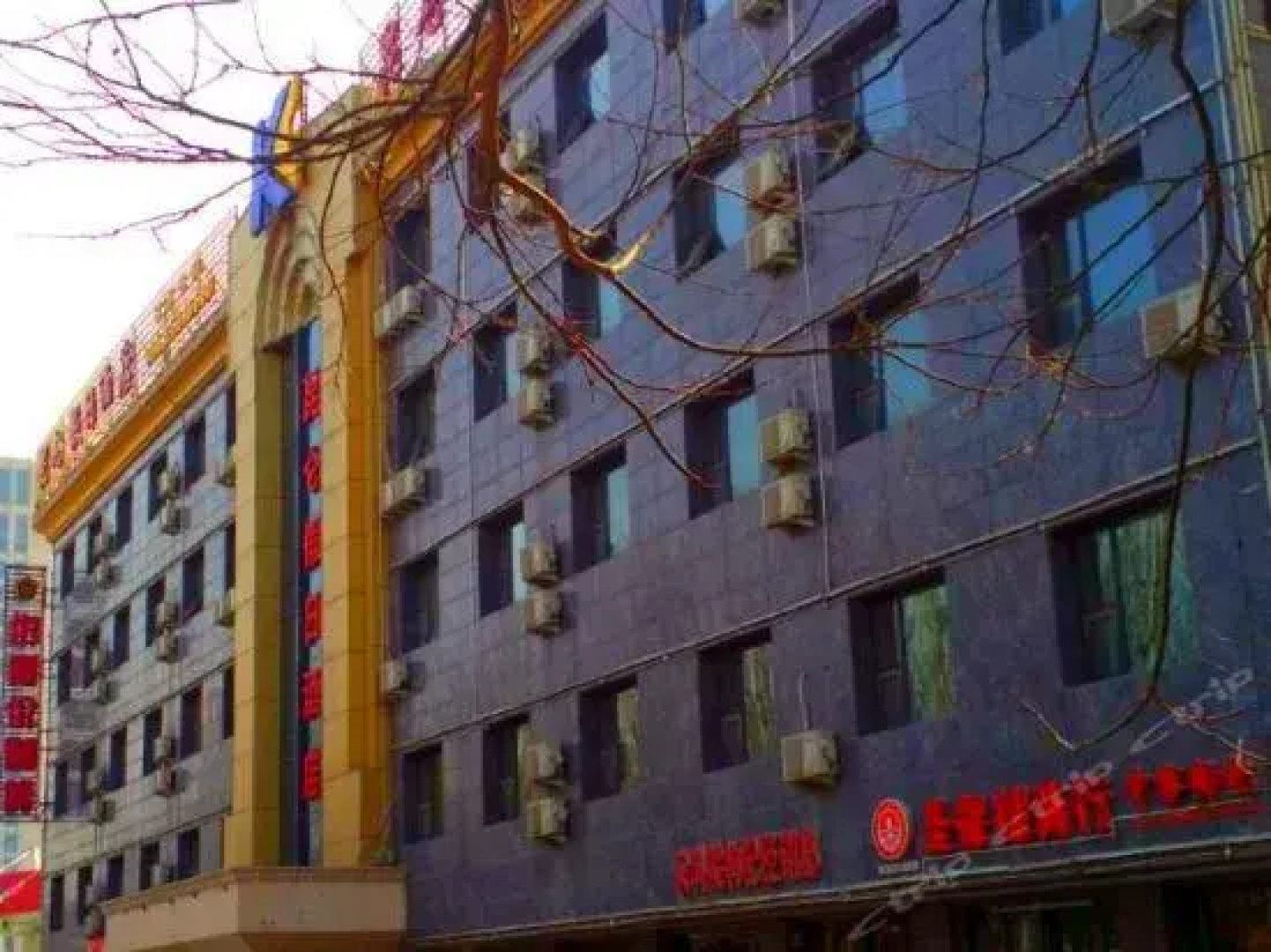 Kunlun Holiday Hotel