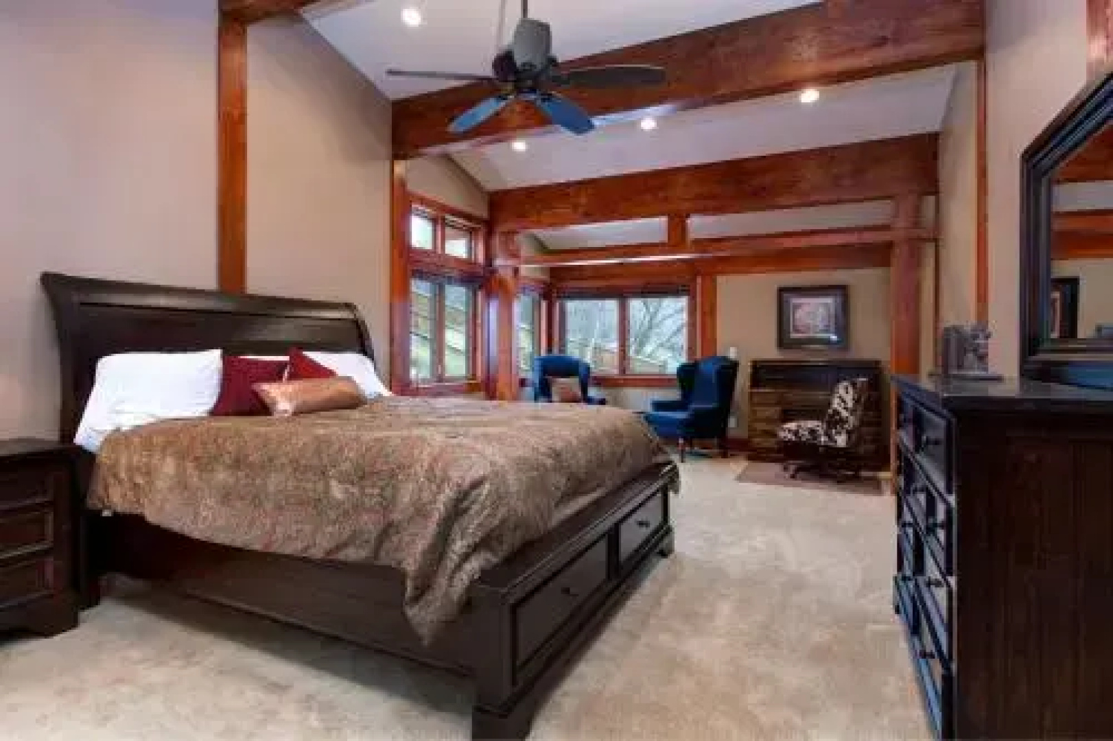 Charming & Spacious Cabin in Midway by RedAwning