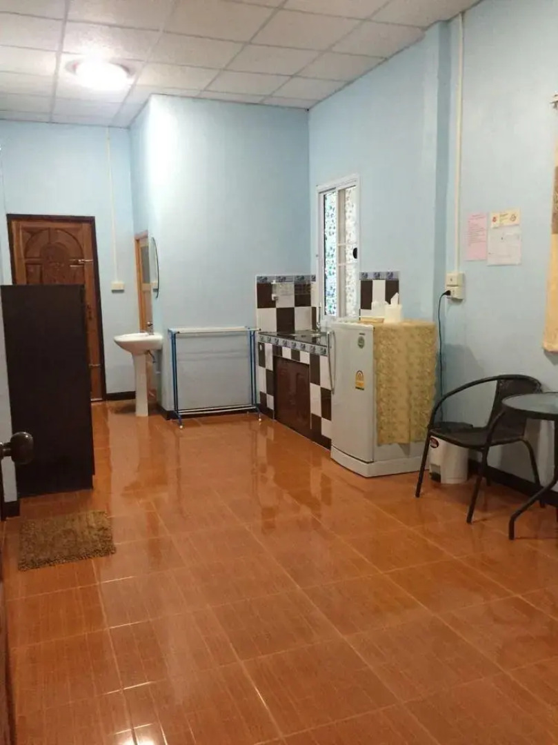 Tong111 Rattaburi Hotel