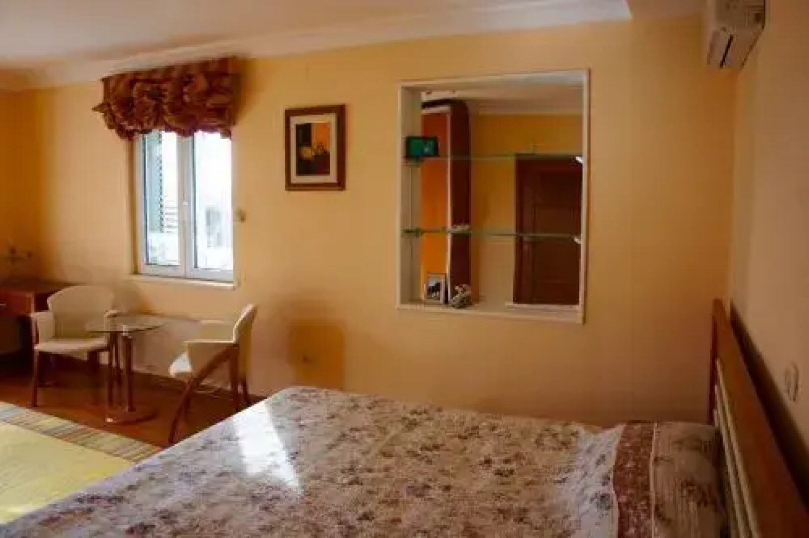 Cezar Holiday Home