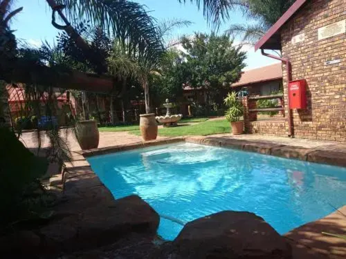 Razel Lodge