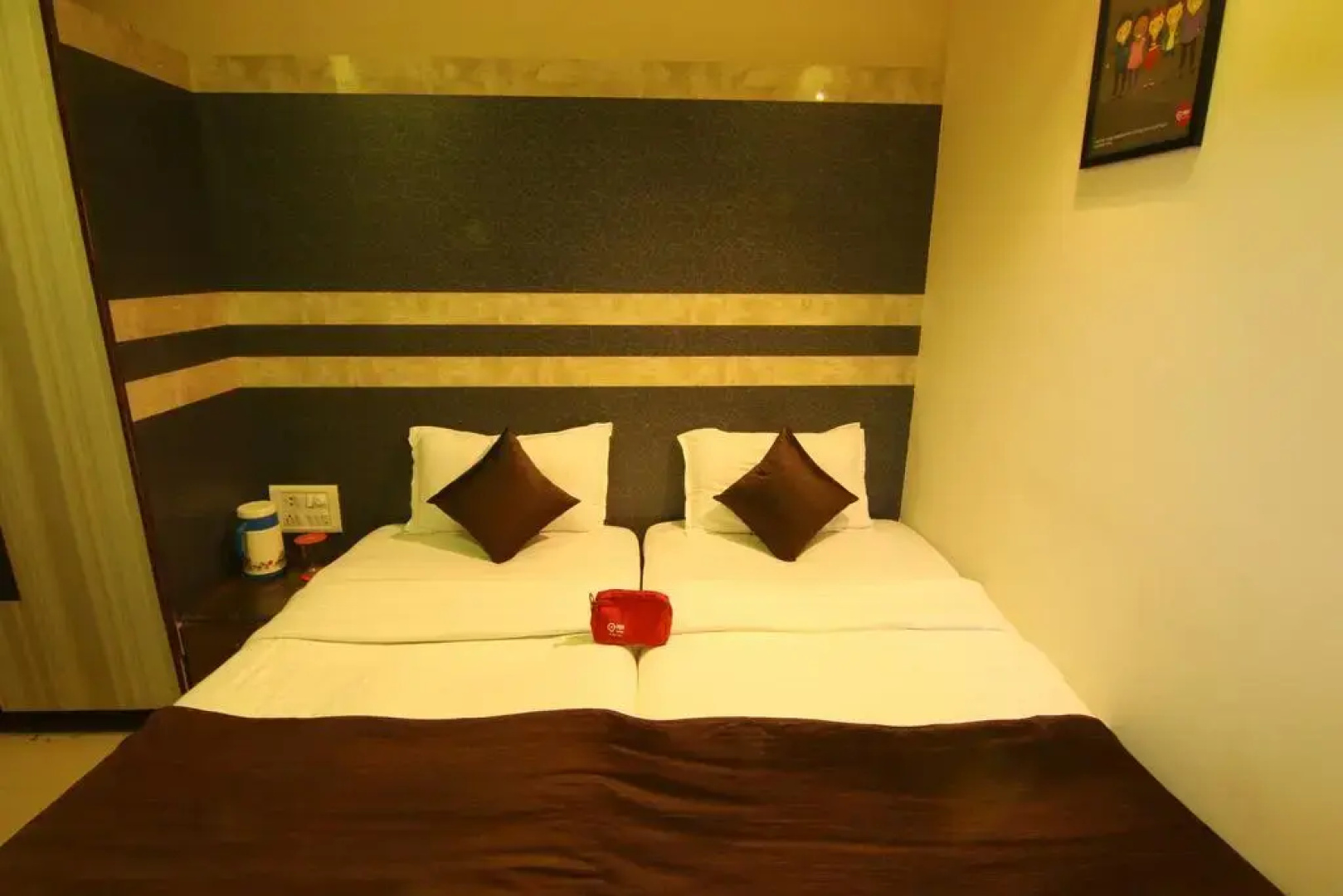 OYO 424 Hotel Apple Suites
