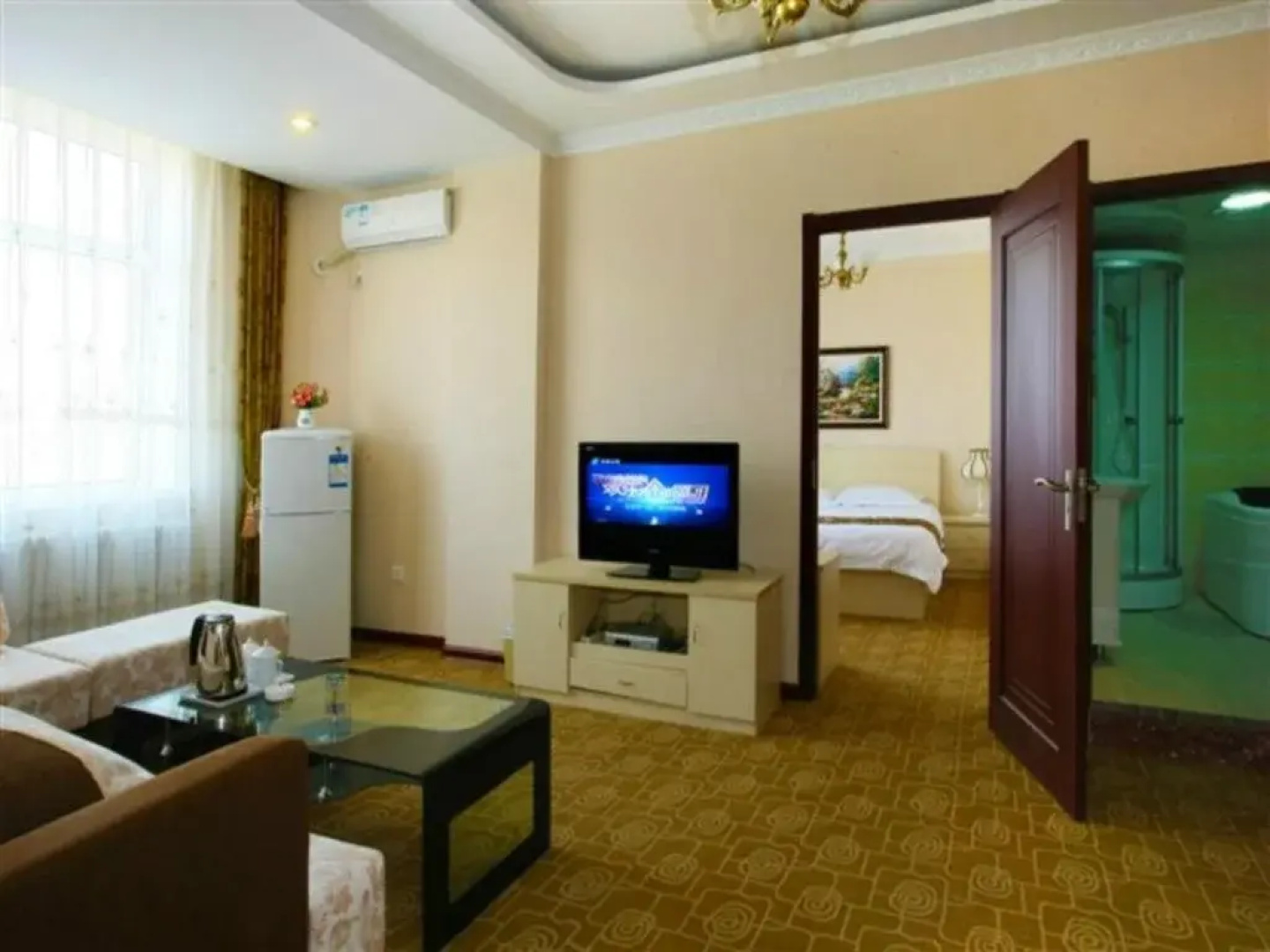 Yi Zheng Holiday Hotel