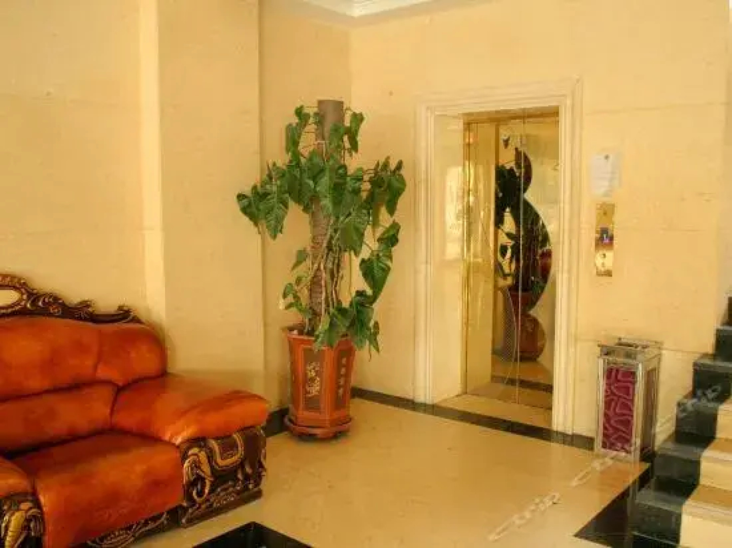 Kunlun Holiday Hotel
