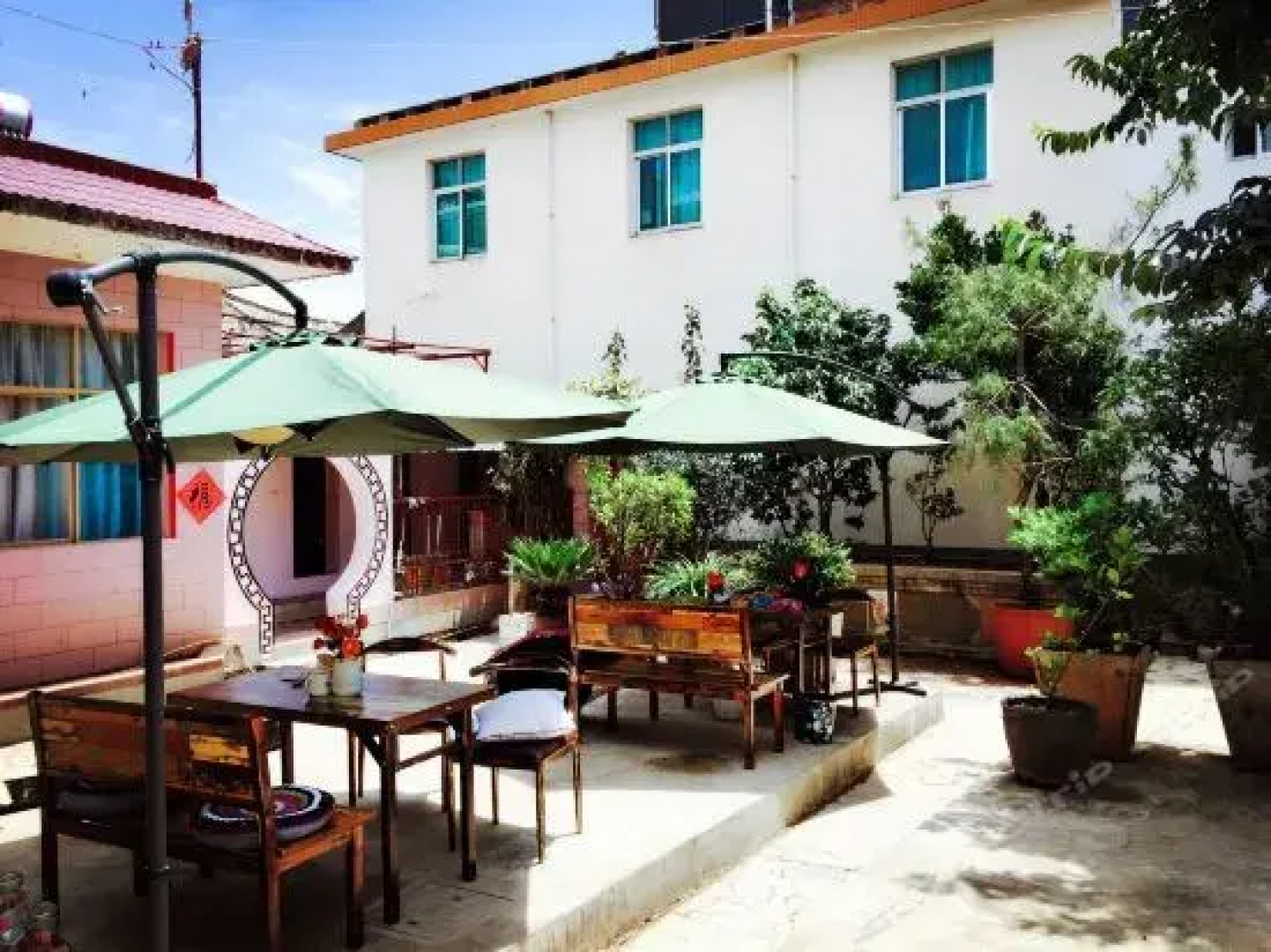Xizhou Walk Hostel
