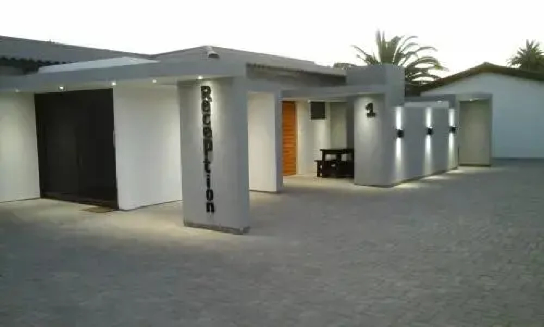 Tiende Laan Bed & Breakfast and Self-Catering