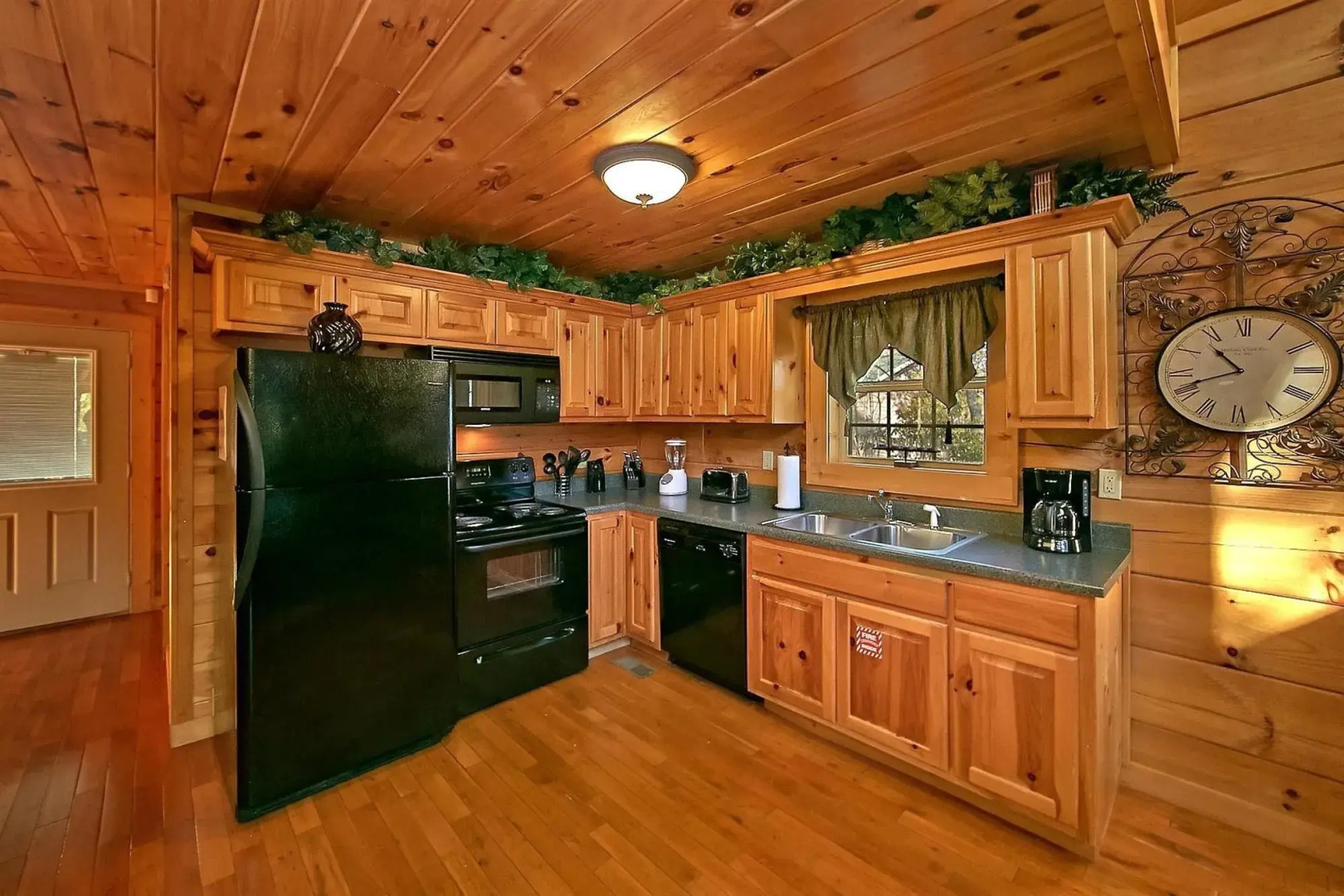 Mountain Splash 1 Br cabin by RedAwning