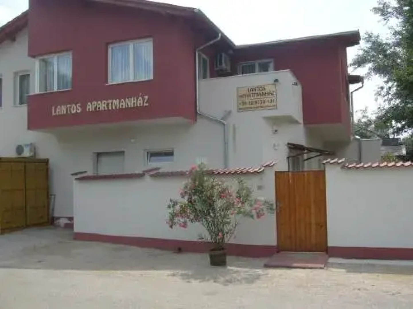 Lantos Apartmanház