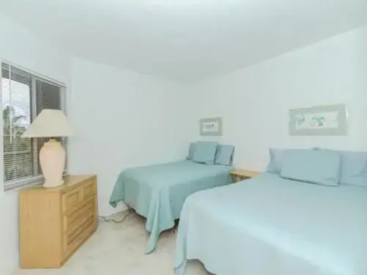 Luxurious Beachfront Condo in Prime Location with Pool and Hot Tub by RedAwning, Naples