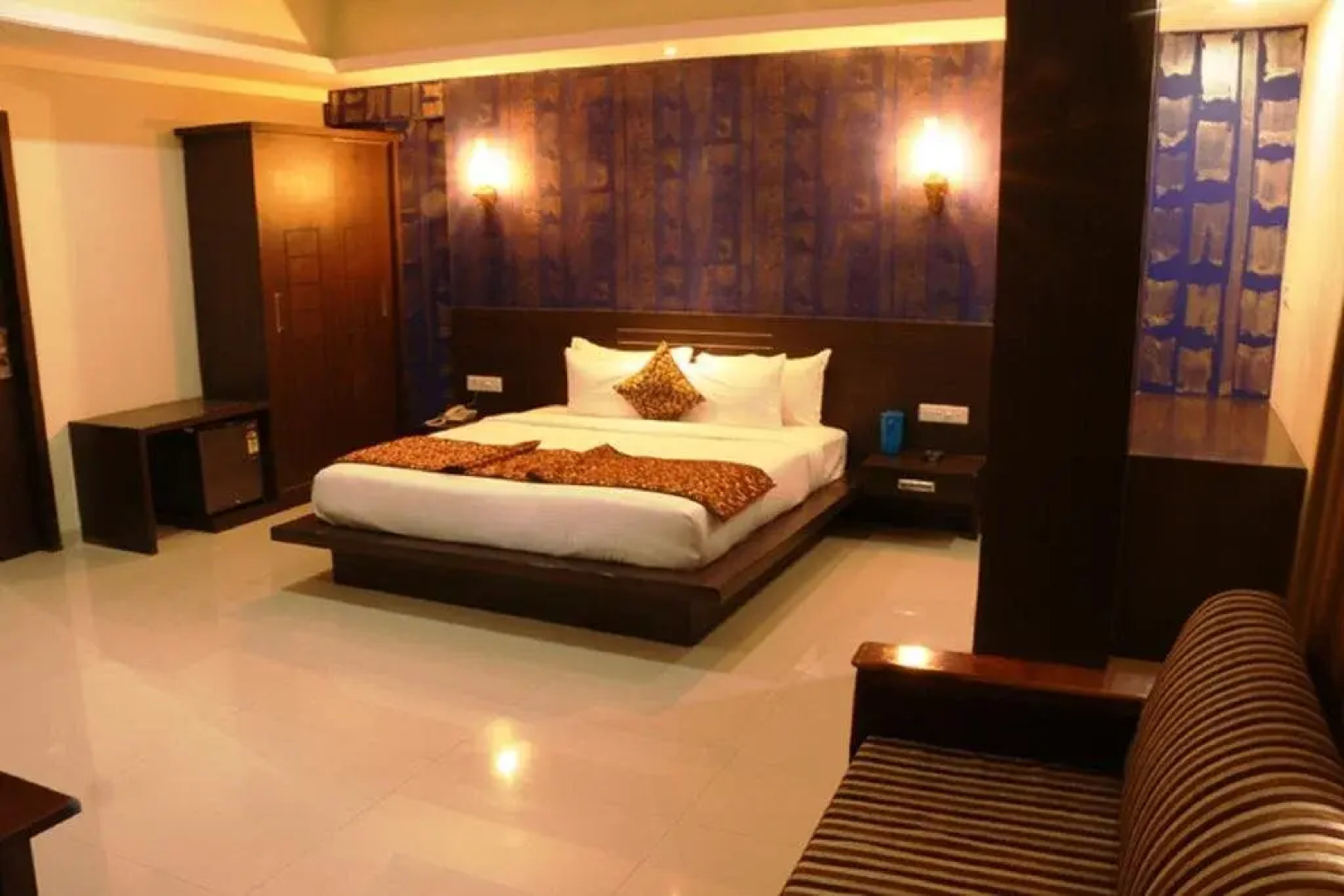OYO Premium Teen Batti Devka Road