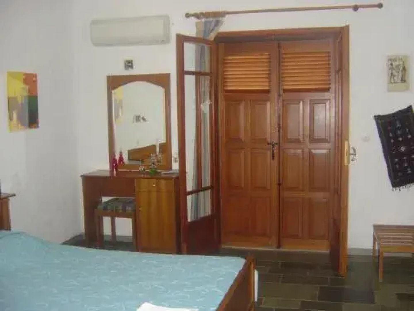 Captain Georges Apartments