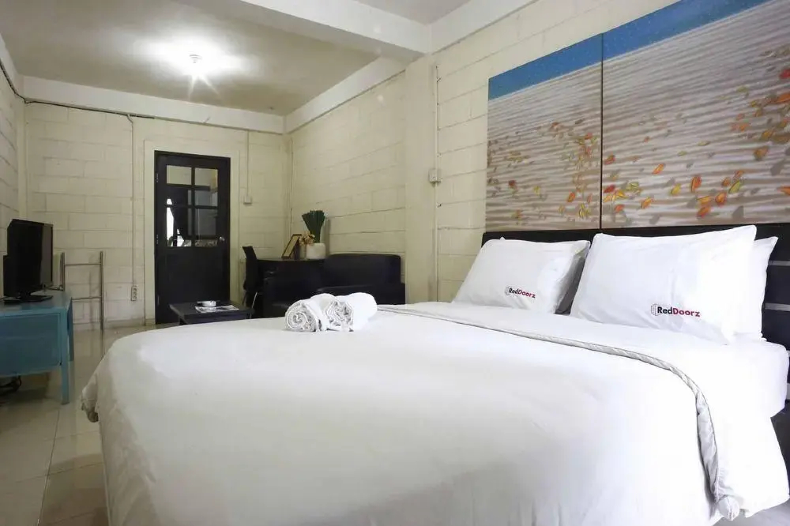 RedDoorz Near Teras Kota