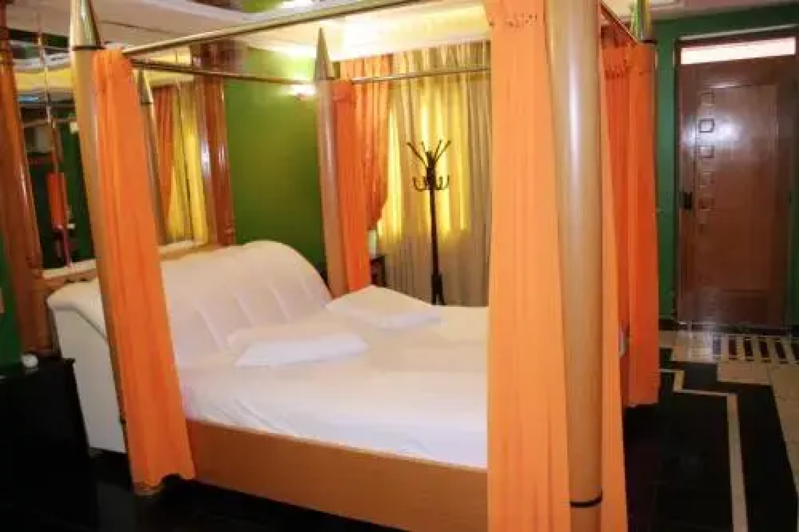 Status Motel (Adult Only)