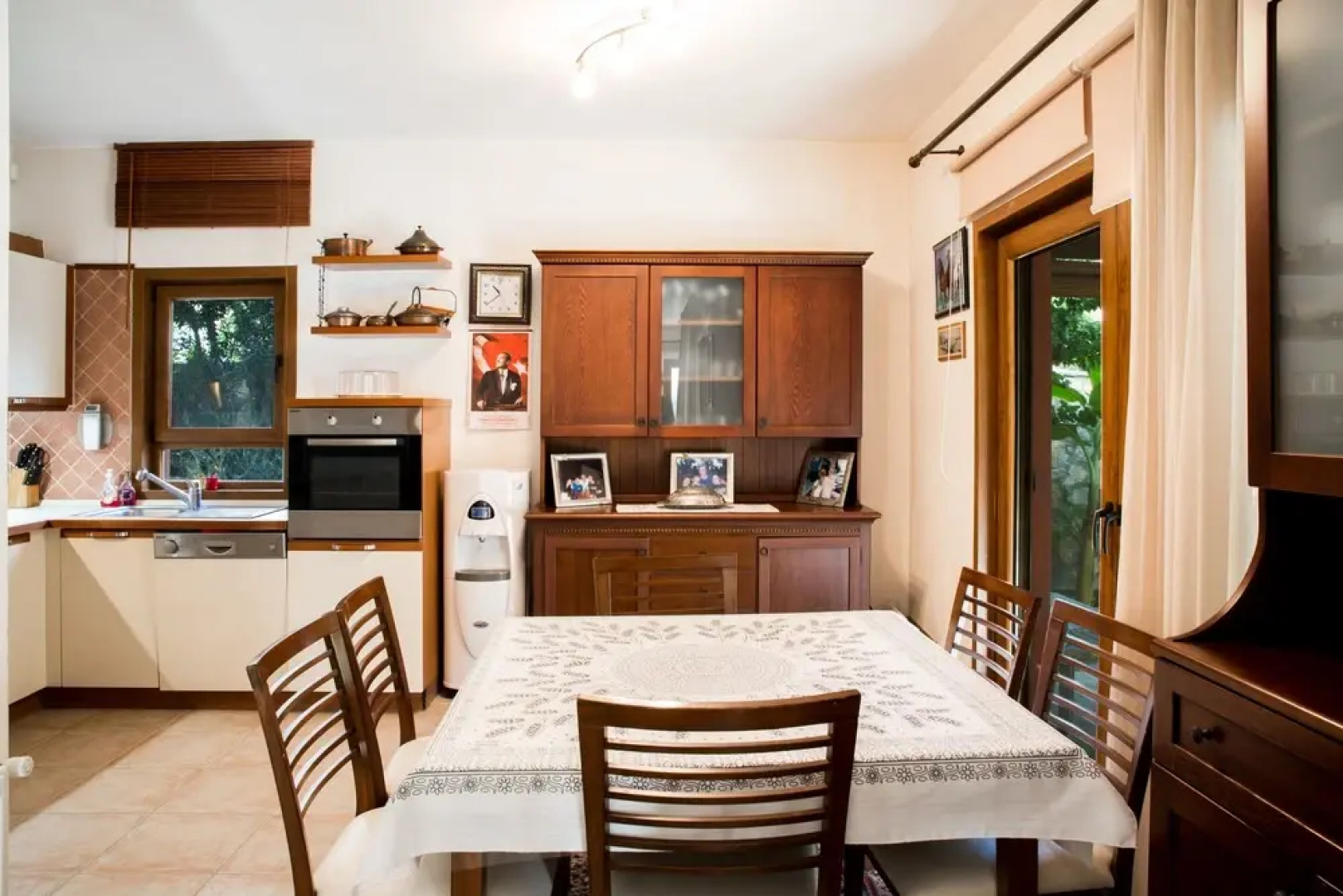 Important Group Villa Alaca
