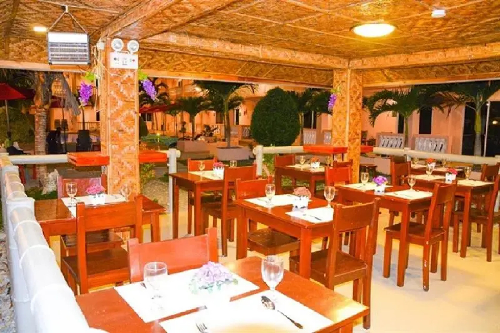 Alona Studios Apartment Hotel