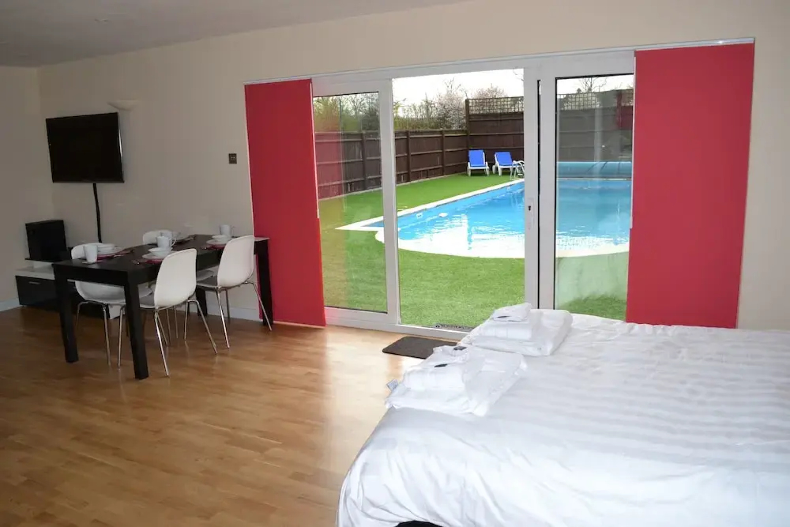 The Pool House at Upper Farm Henton