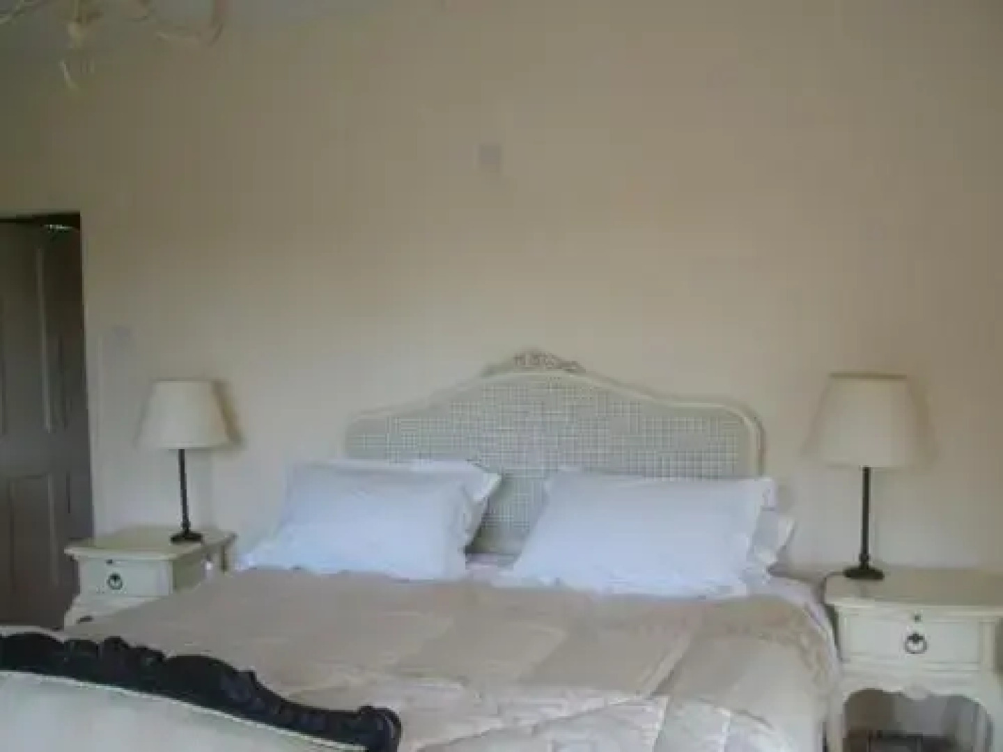 Lakeshore Lodge