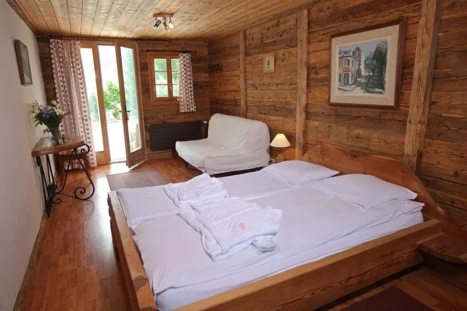 Les chambres et Roulottes des Noisetiers
