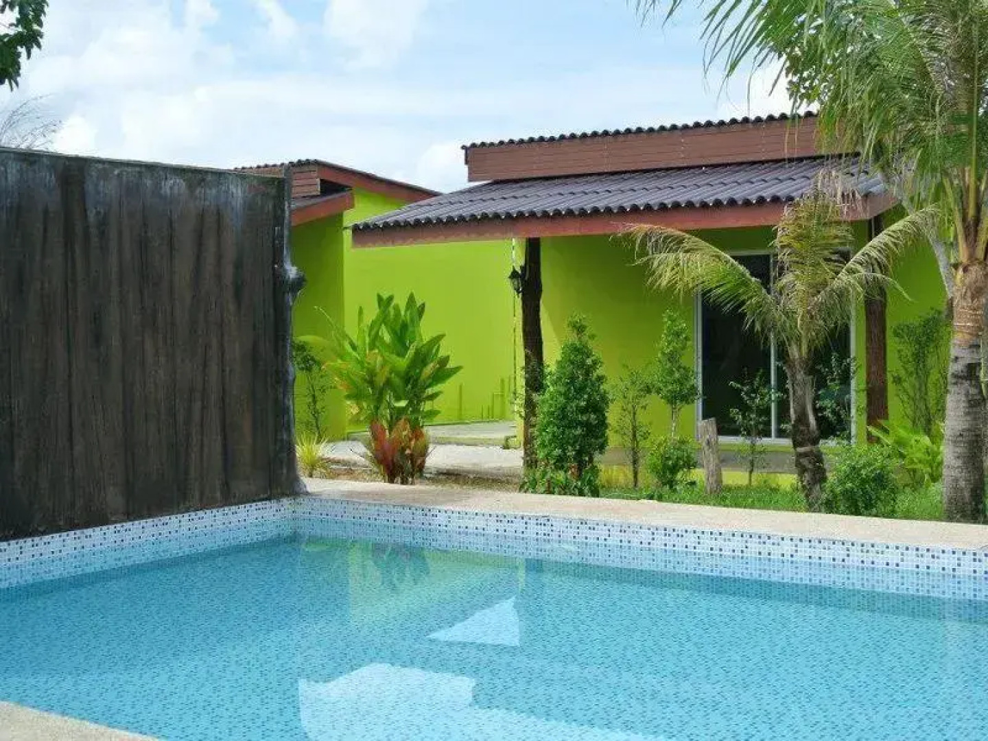 Ban Pool Green View Resort