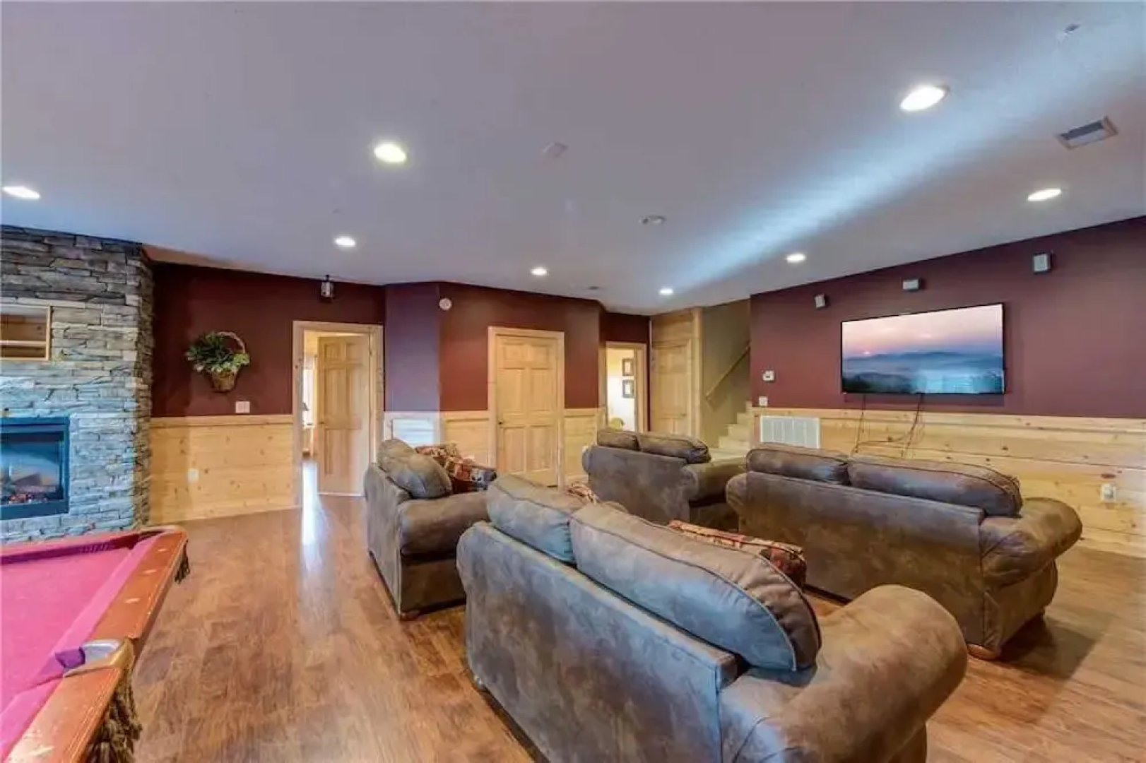 Hickory Hollow Lodge - Eight Bedroom Cabin