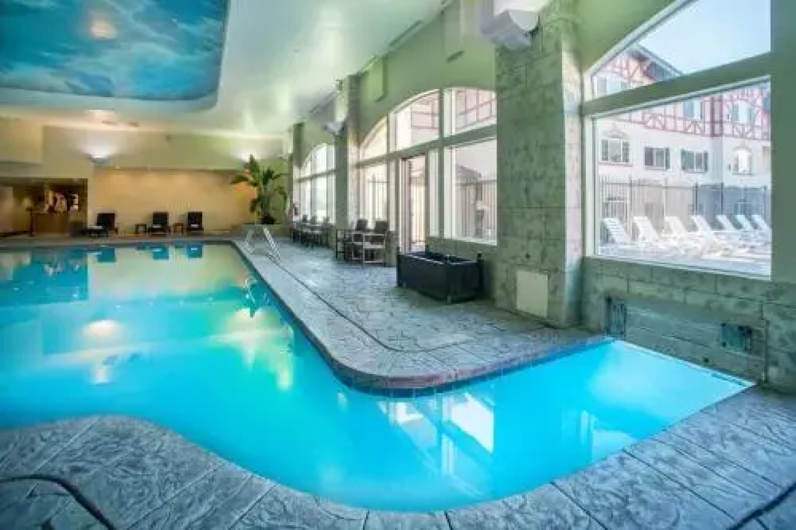 Hotel and Resort Rooms by Midway Lodging