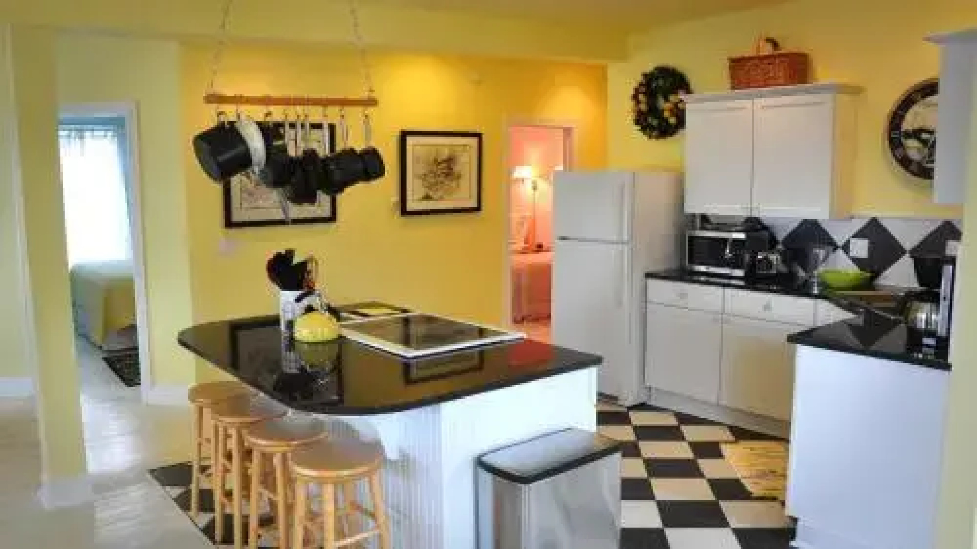 Crate & Cargo Suite 3