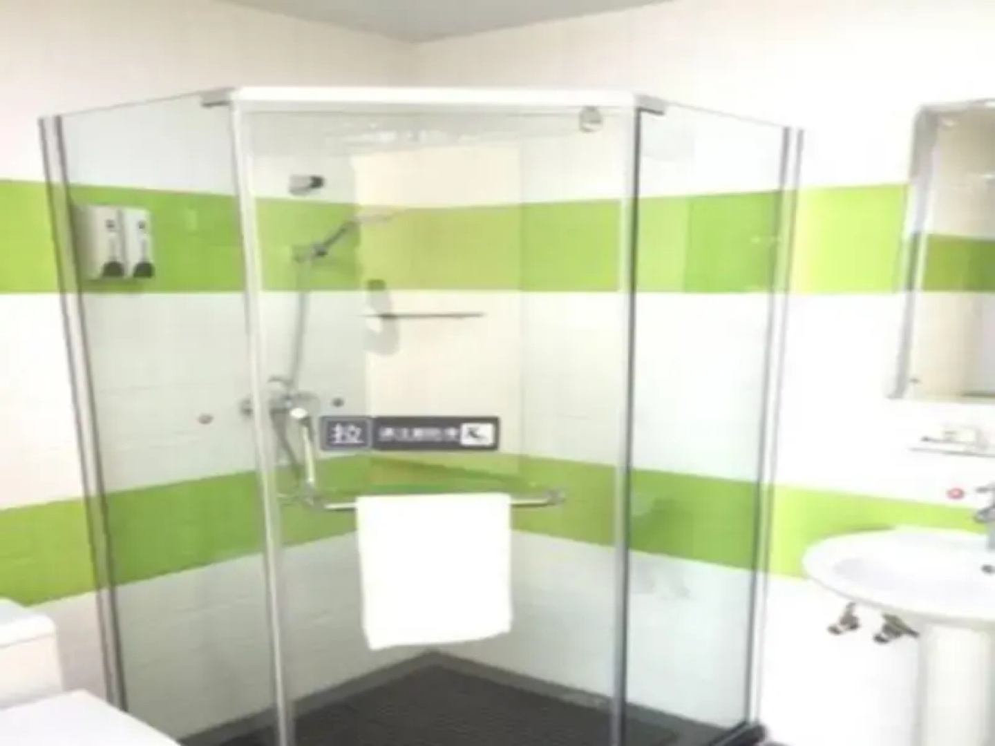 7 Days Inn Dehong Mangshi San Ke Shu Branch