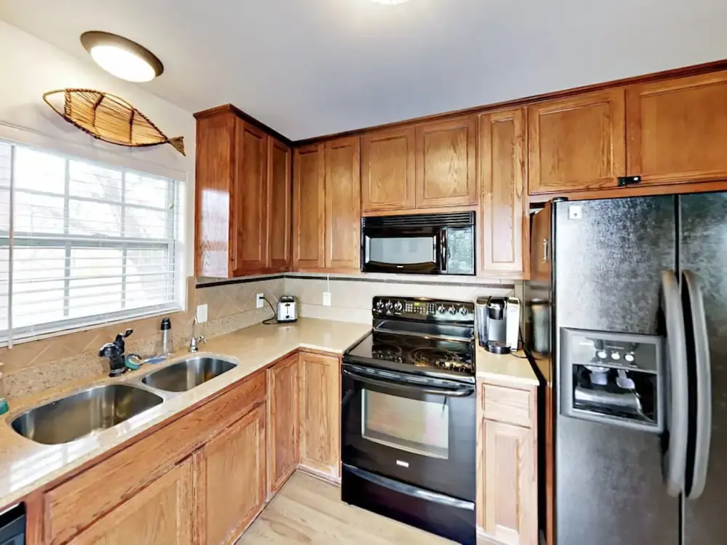 Lakefront Haven - 3 Br Home