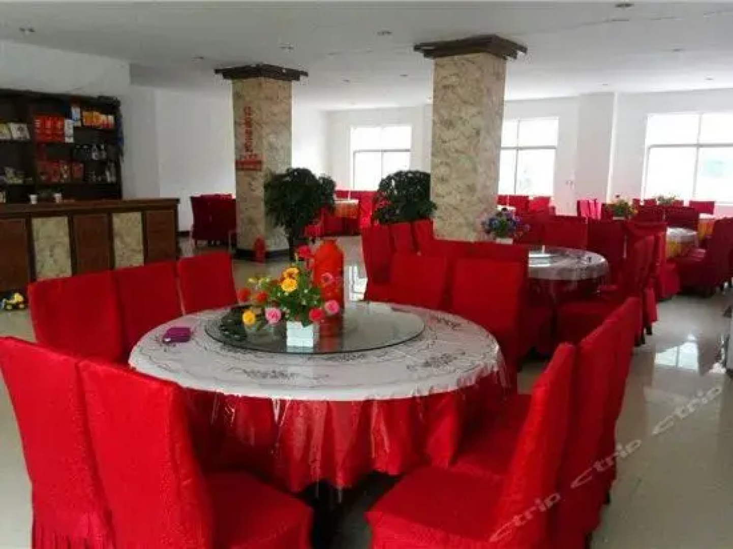 Shangluo Jinsi Gorge Julong Hotel