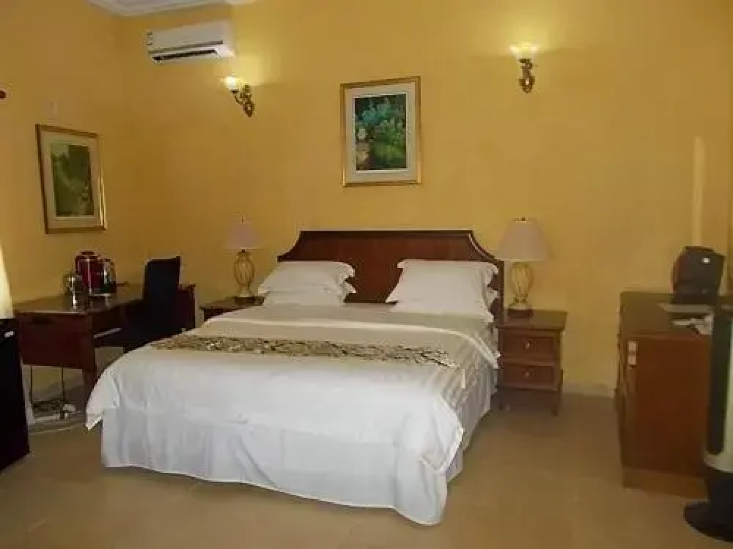 Seaside Suites and Hotel