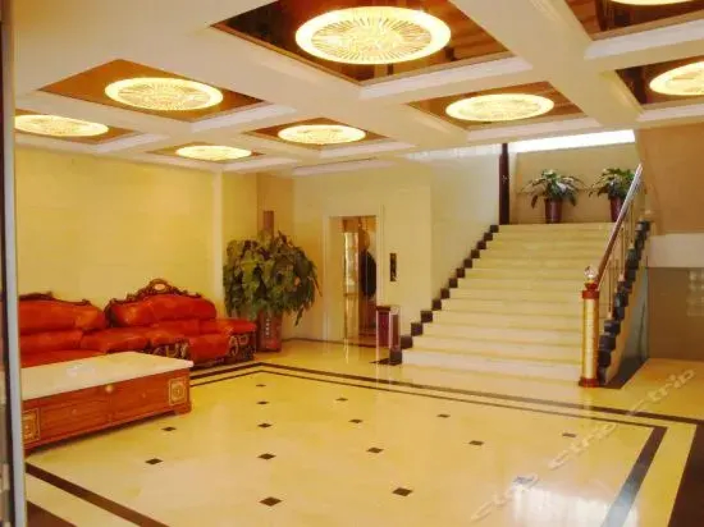 Kunlun Holiday Hotel