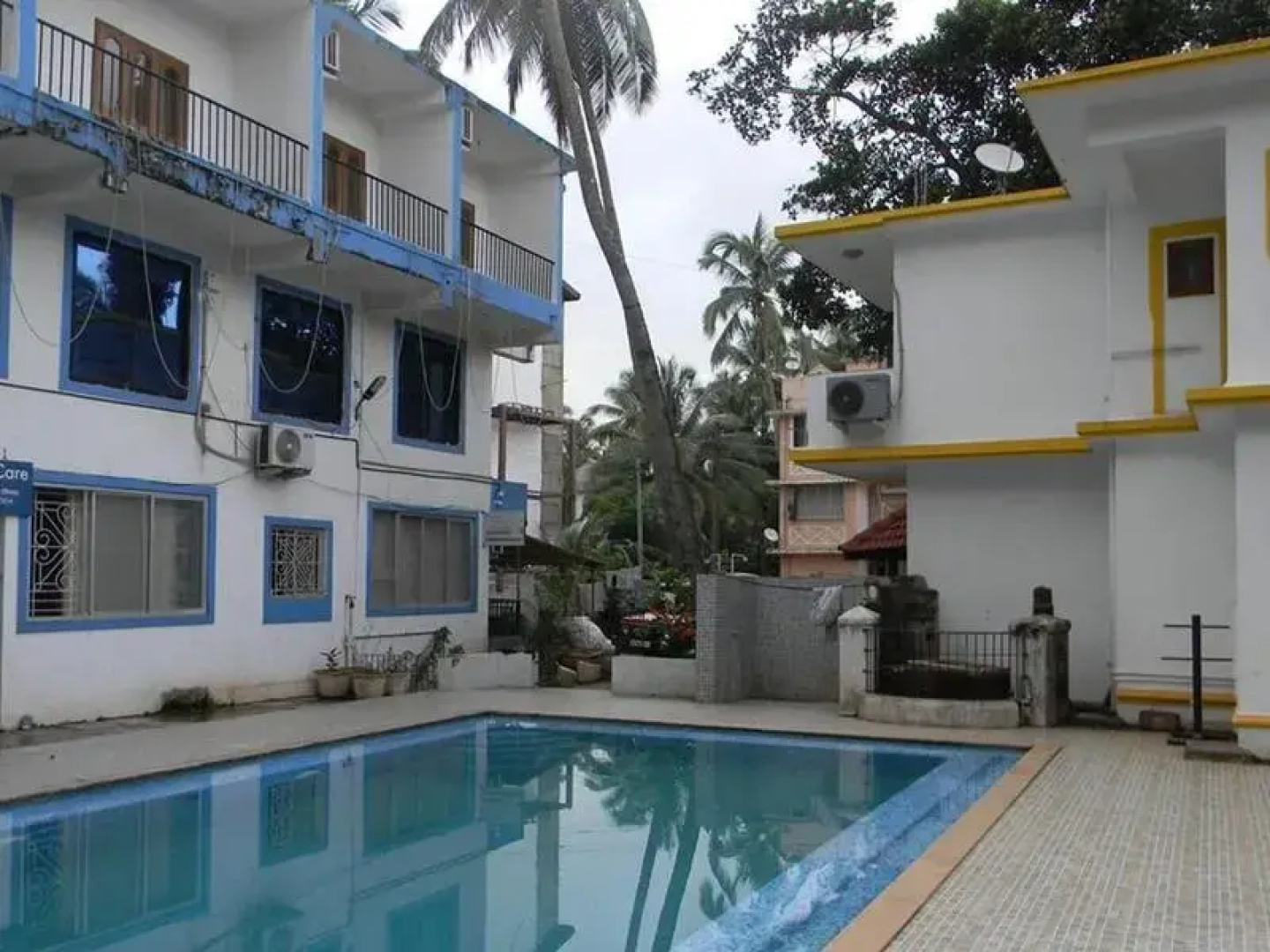 Hotel Merit Residency