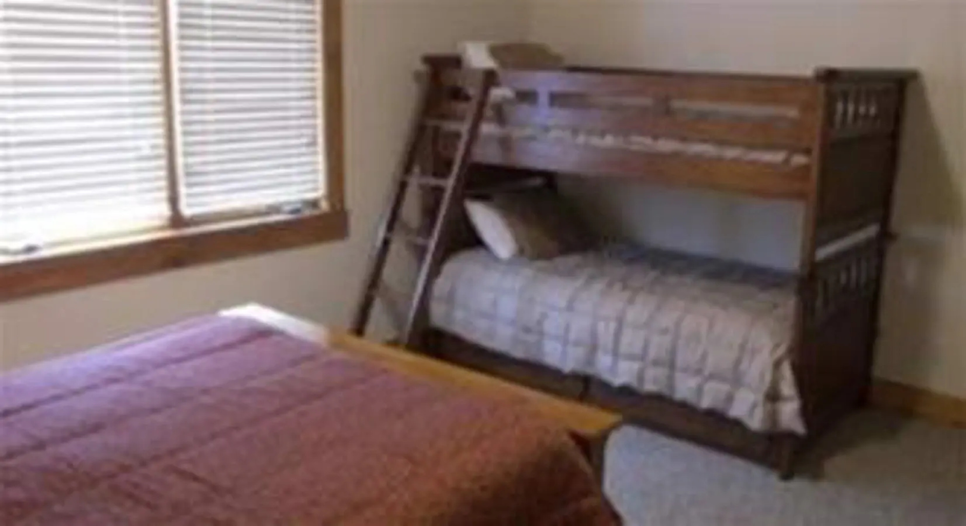 Russell Home by Avantstay Expansive Deck, Stunning Views & Hot Tub!