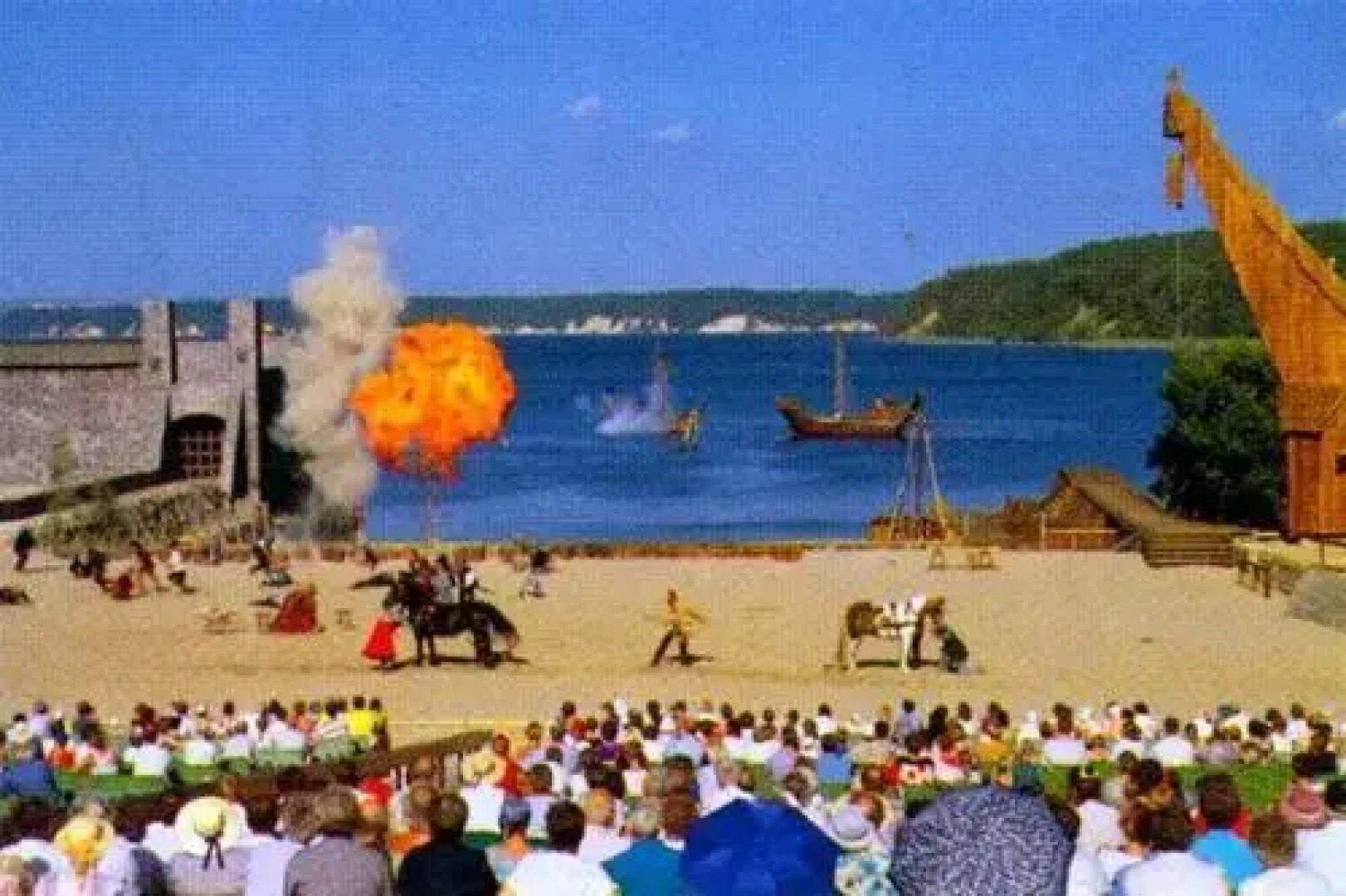 Doppelzimmer-fuer-2-Personen-fuer-die-Stoertebeker-Festspiele