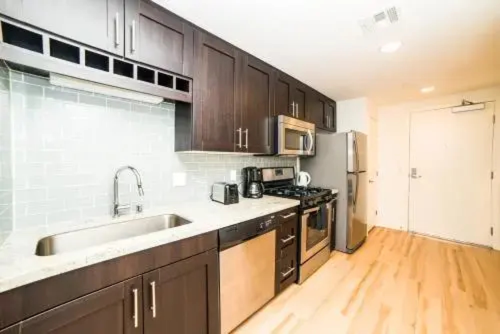 Wilshire Experience Apartment