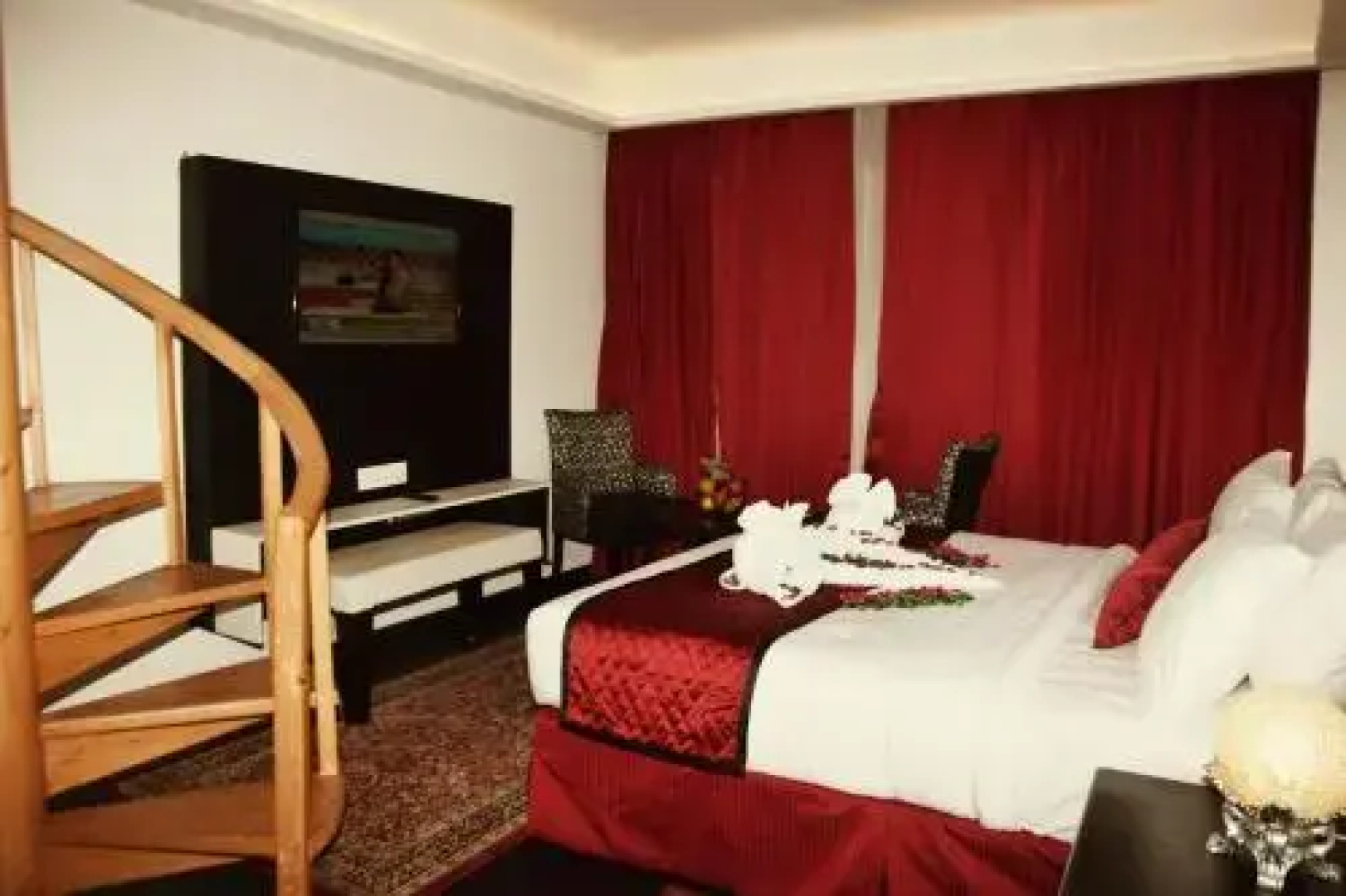 Hotel Rose Petal