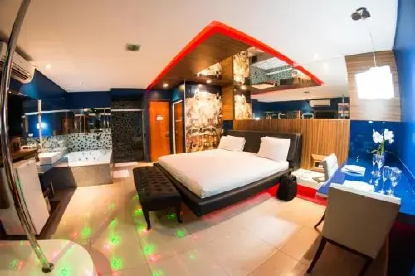 Platinum Motel