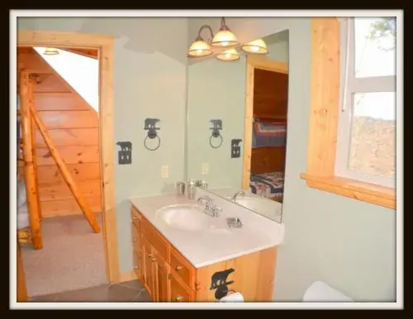 Autumn Mist - 3 Br cabin by RedAwning