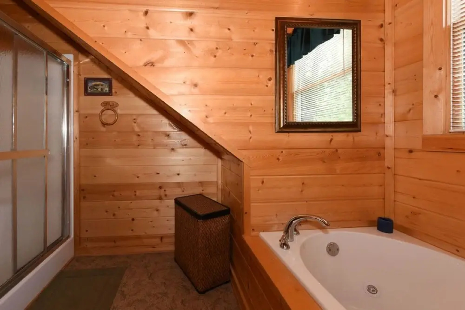 Crestview - 2 Br home by RedAwning