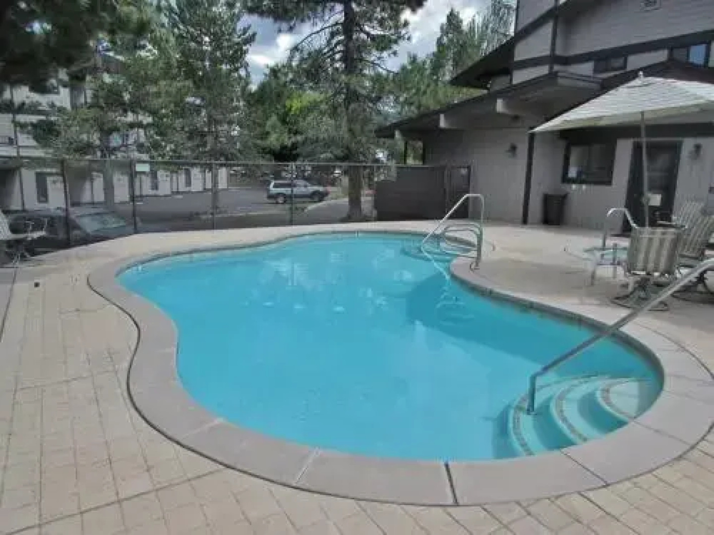 055 Lakefront Ski Getaway Cabin