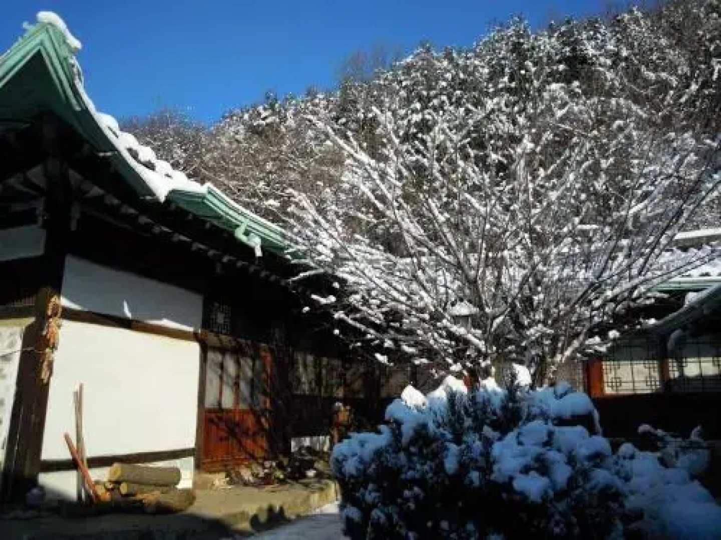 Hwajeong Hanok Bed and Breakfast
