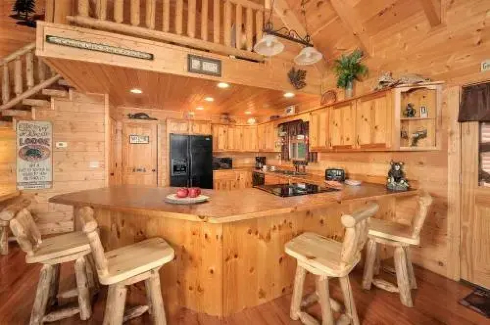 Majestic Sunset - 4 Br cabin by RedAwning