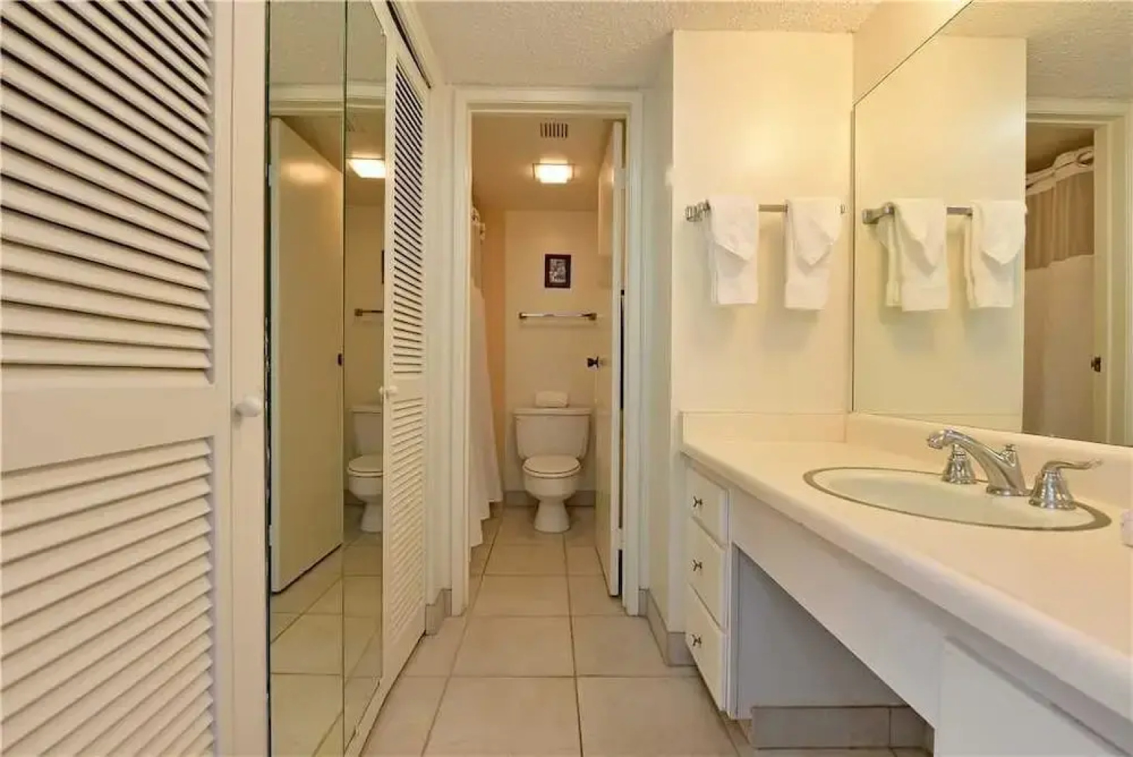 Valley Isle #808 2 Bedroom Condo by RedAwning