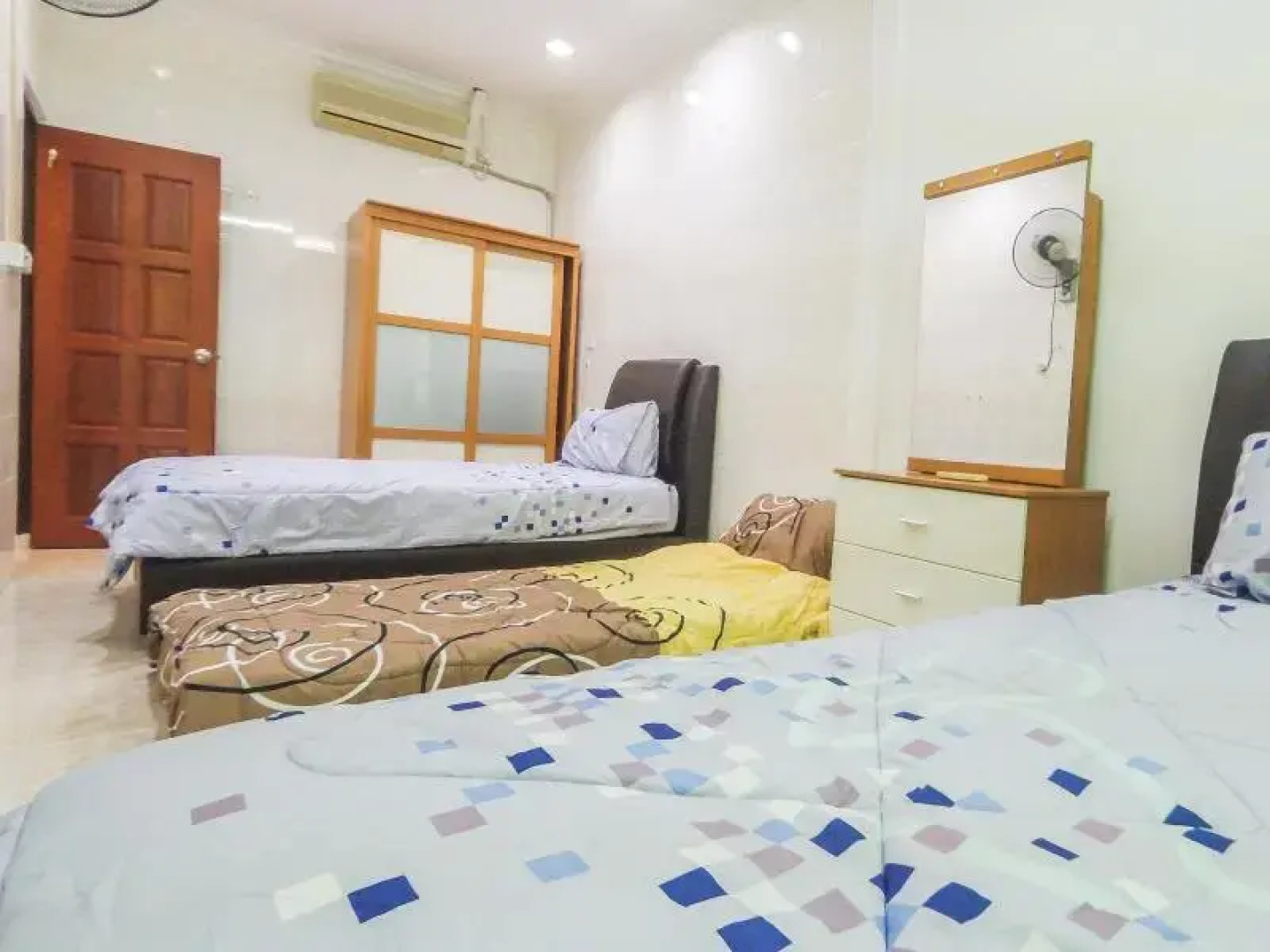 715 Kluang Holiday Home