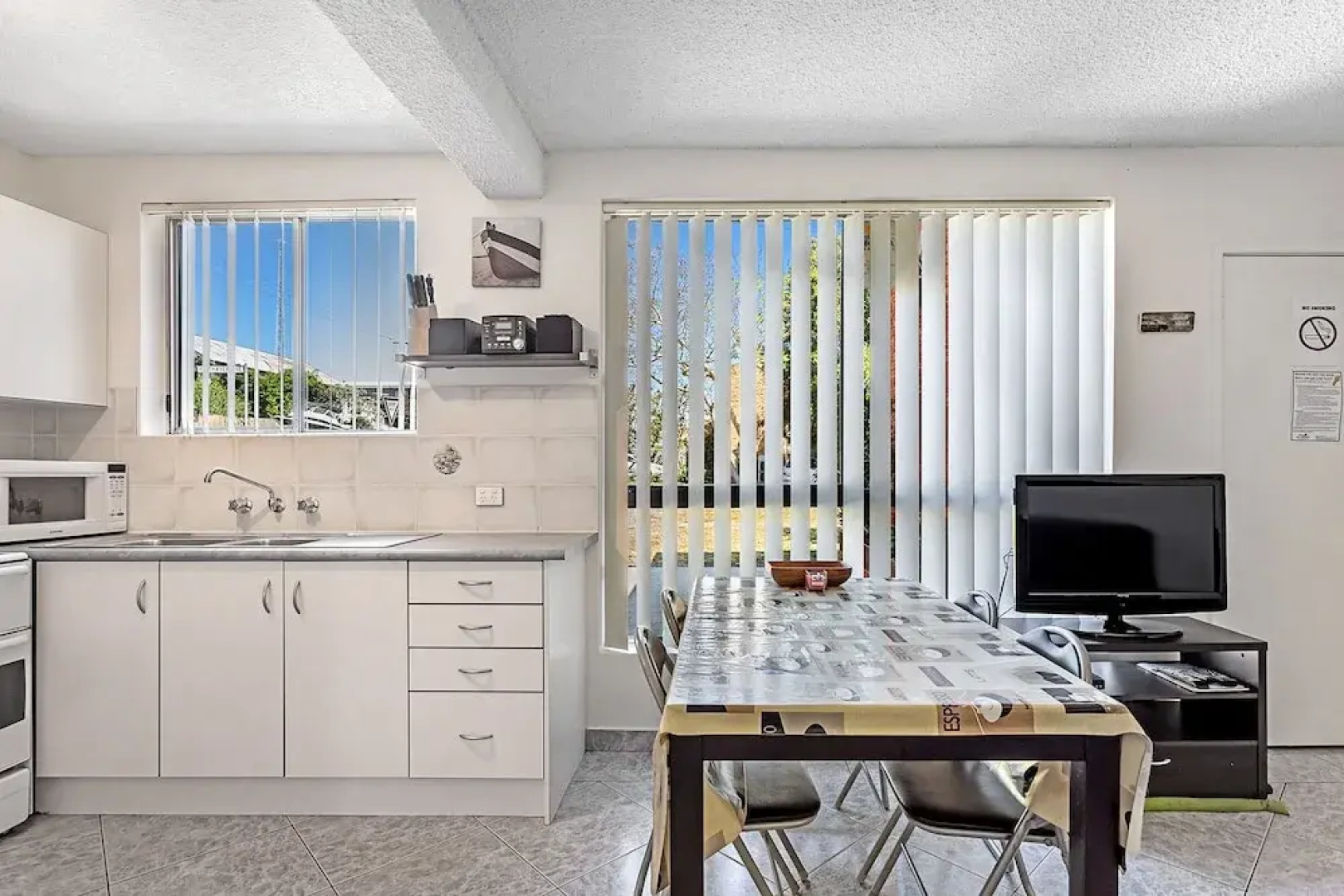 Sunset Court, Unit 1, 3 Resthaven Avenue