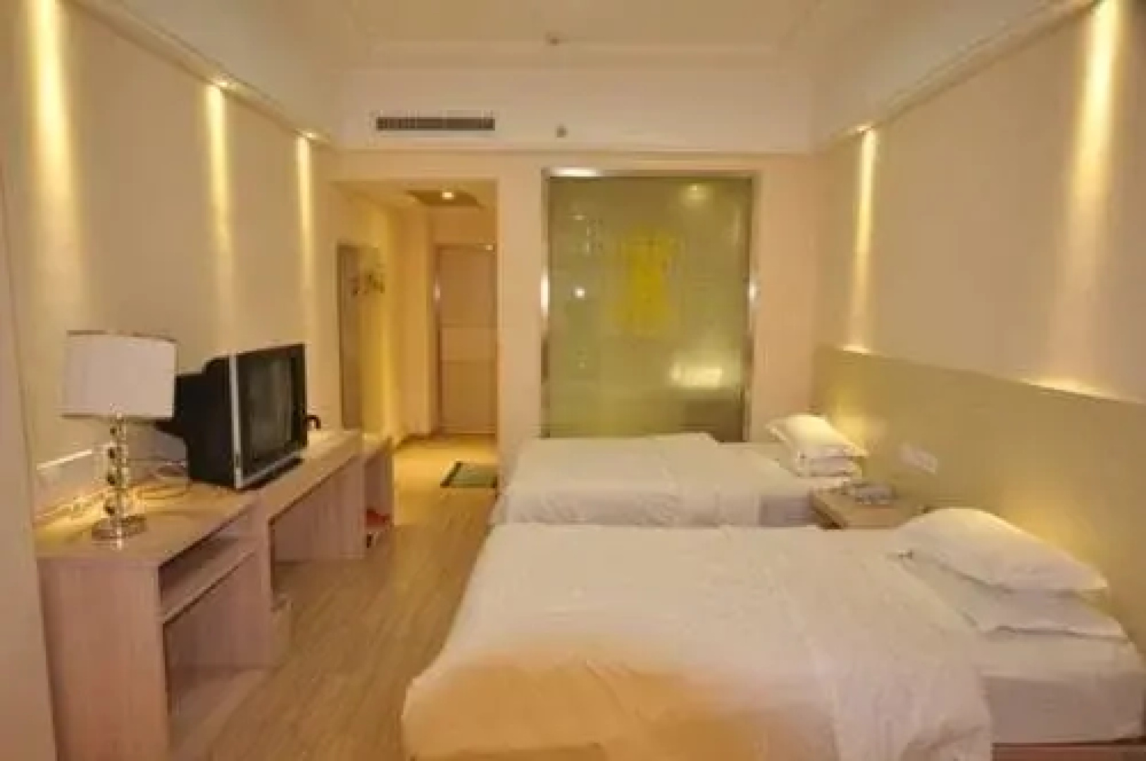 Super 8 Hotel Xuchang Qi Yi Lu Railway Station