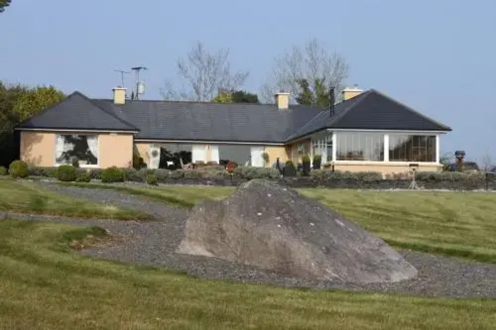 Lakeshore Lodge